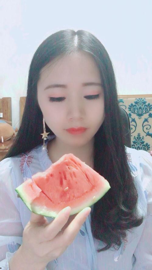 擦口红吃瓜,一场甜蜜与惊喜的碰撞