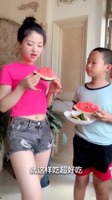 东北姐姐花样吃瓜